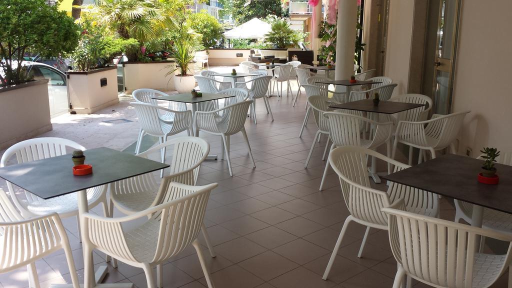 Hotel Montecarlo Rimini Exterior photo
